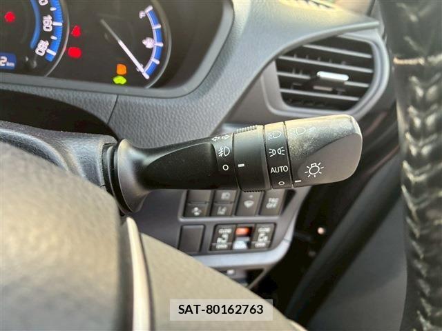 Toyota NOAH 2016-08 5874098-25