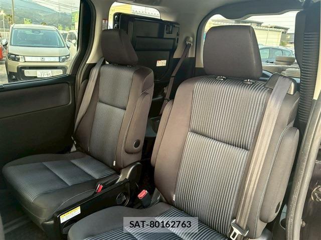 Toyota NOAH 2016-08 5874098-4