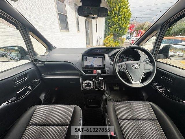 Toyota NOAH 2017-12 6014583-1