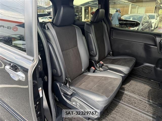 Toyota NOAH 2020-11 6014572-14