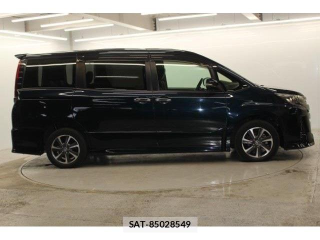 Toyota NOAH 2020-09 6014556-3