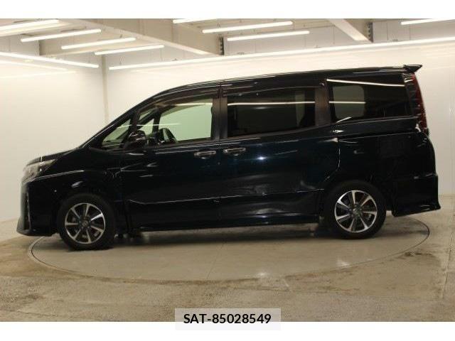 Toyota NOAH 2020-09 6014556-7