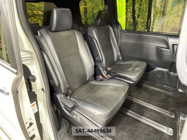 Toyota NOAH 2020-11 6217735-8