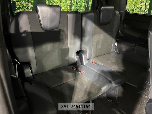 Toyota NOAH 2016-10 6217741-9