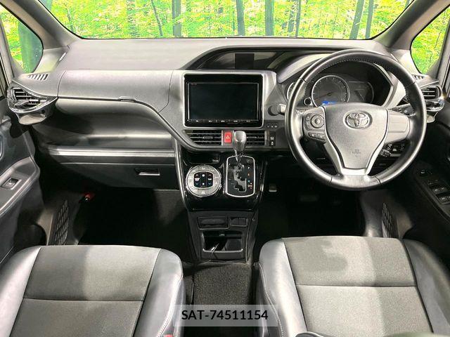 Toyota NOAH 2016-10 6217741-1