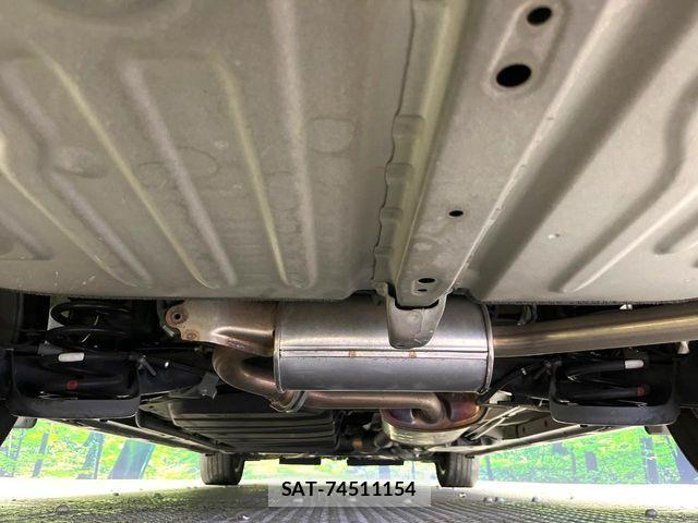 Toyota NOAH 2016-10 6217741-19