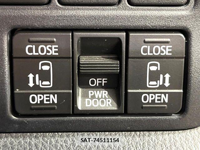 Toyota NOAH 2016-10 6217741-4