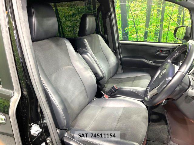 Toyota NOAH 2016-10 6217741-7