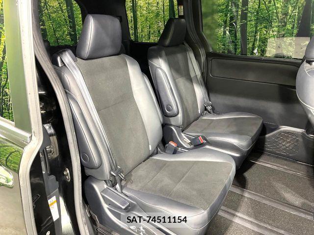Toyota NOAH 2016-10 6217741-8