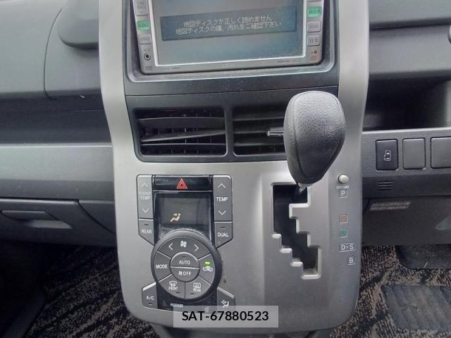 Toyota NOAH 2007-09 6217764-11