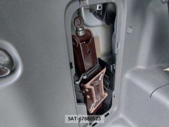 Toyota NOAH 2007-09 6217764-18