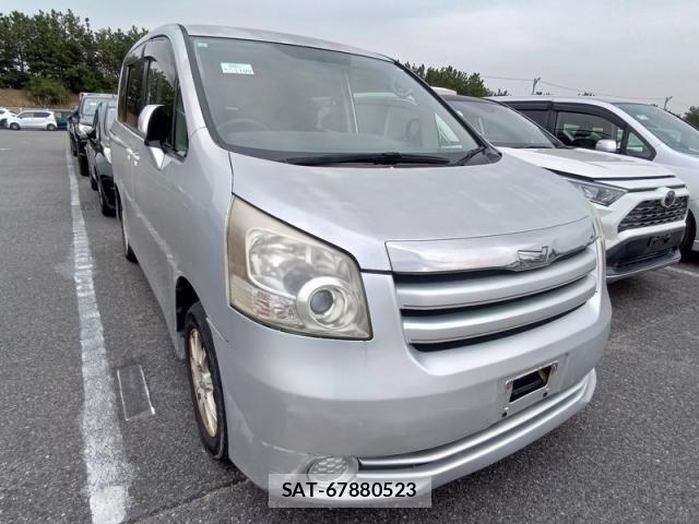 Toyota NOAH 2007-09 6217764-1