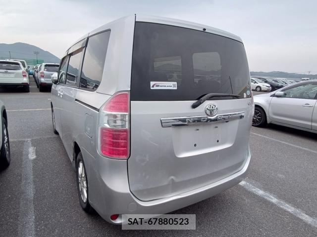 Toyota NOAH 2007-09 6217764-2