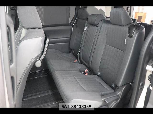 Toyota NOAH 2023-04 6246265-11