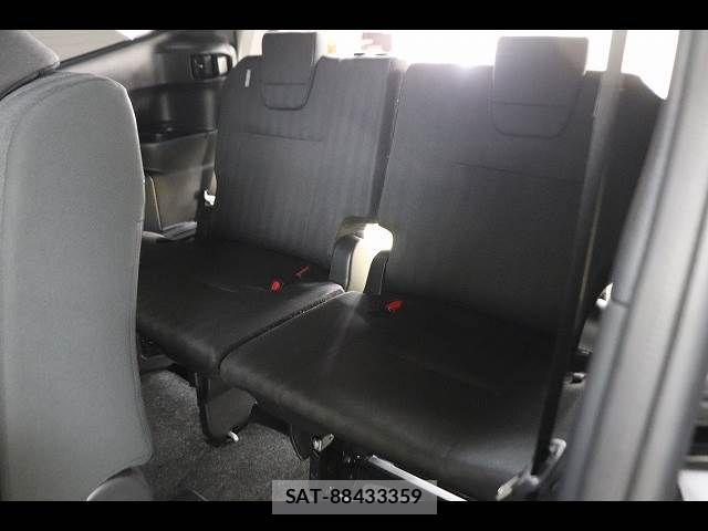 Toyota NOAH 2023-04 6246265-12