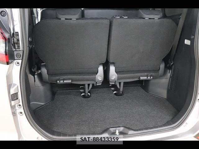 Toyota NOAH 2023-04 6246265-13