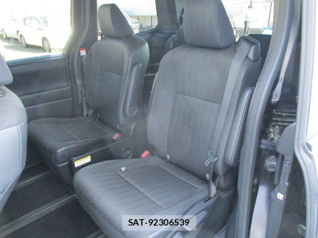 Toyota NOAH 2023-08 6246270-12