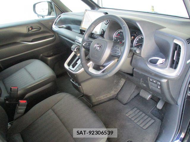Toyota NOAH 2023-08 6246270-14