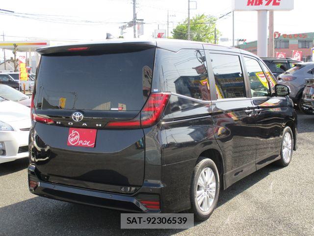 Toyota NOAH 2023-08 6246270-2