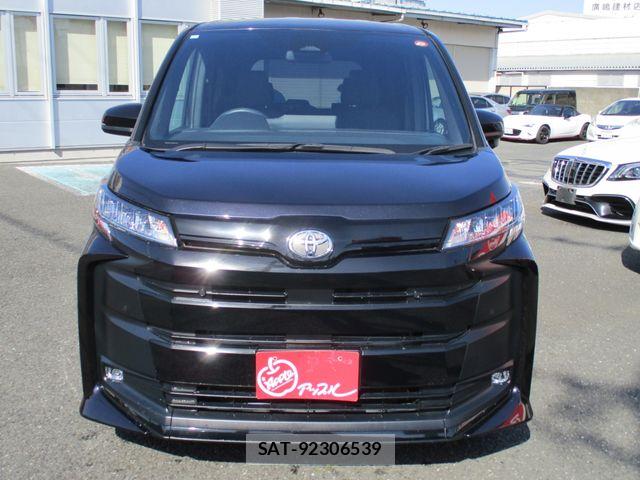 Toyota NOAH 2023-08 6246270-3