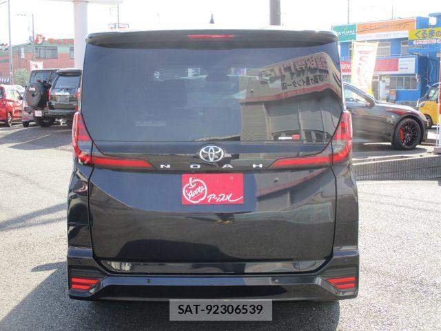 Toyota NOAH 2023-08 6246270-4