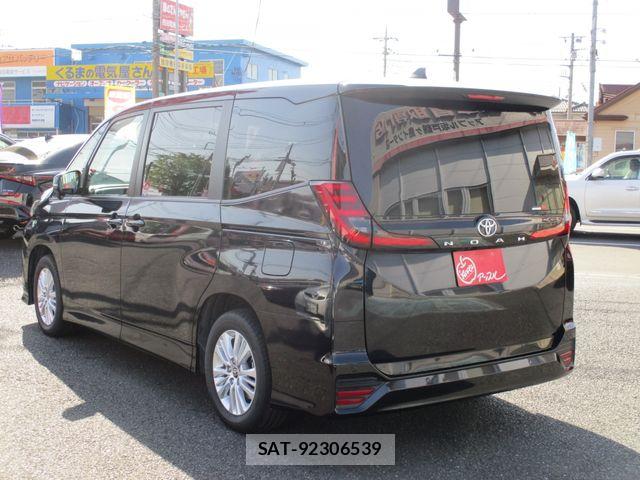 Toyota NOAH 2023-08 6246270-6