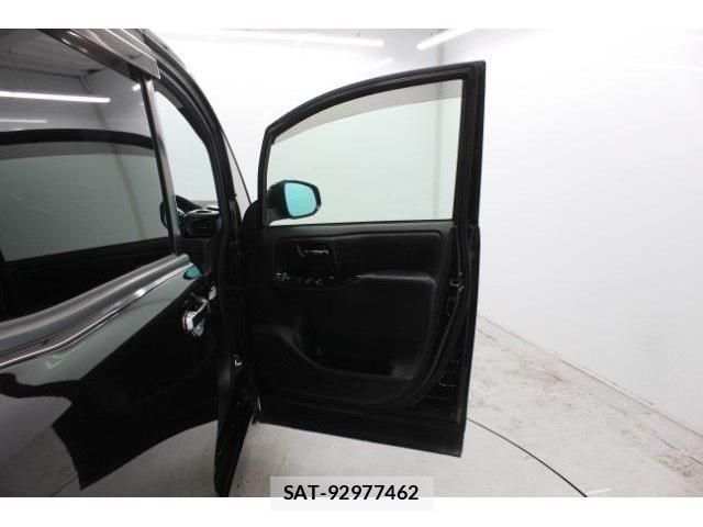 Toyota NOAH 2016-06 6265286-27