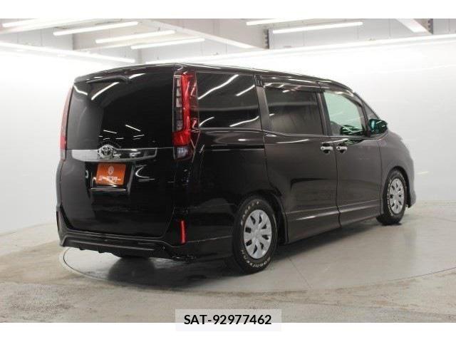 Toyota NOAH 2016-06 6265286-4