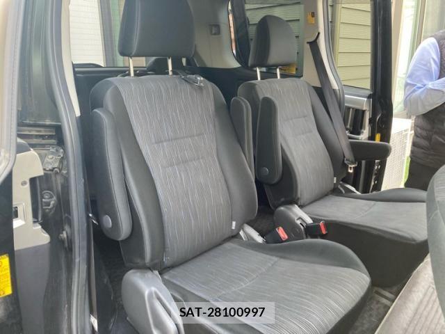 Toyota NOAH 2013-09 6613767-8