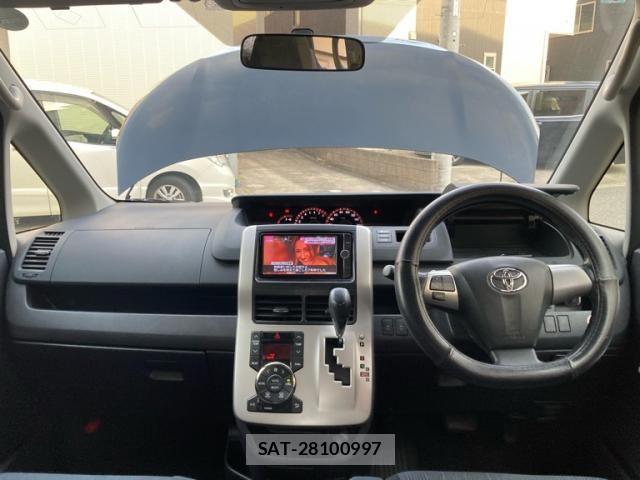 Toyota NOAH 2013-09 6613767-9