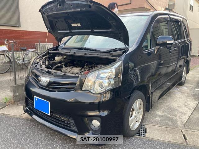 Toyota NOAH 2013-09 6613767-0