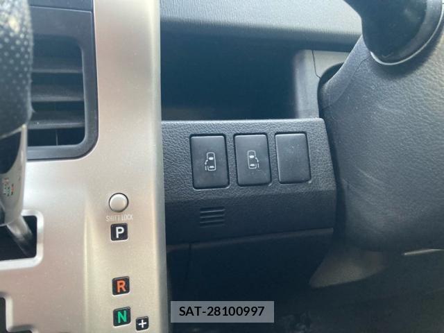 Toyota NOAH 2013-09 6613767-17