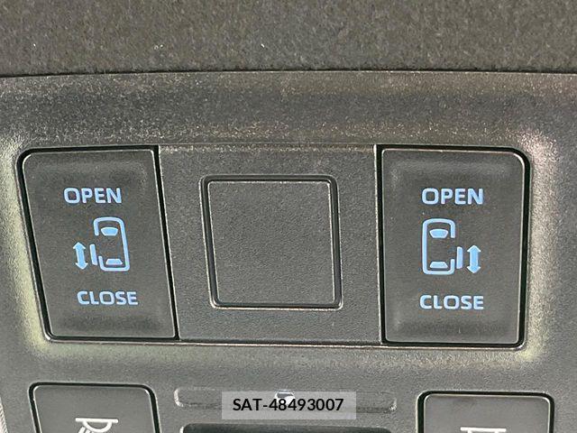 Toyota NOAH 2023-07 6613742-4