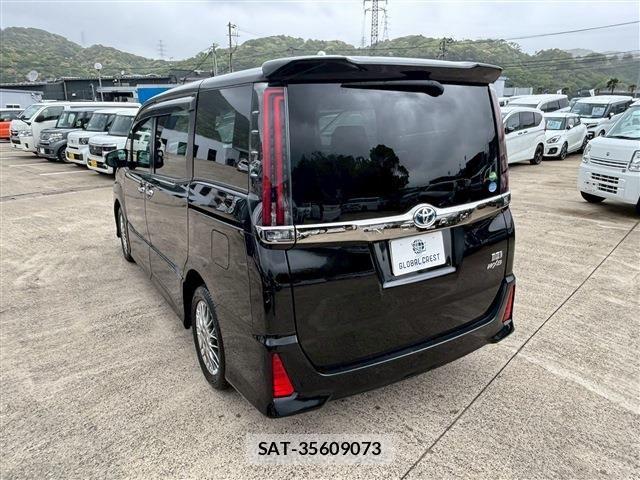 Toyota NOAH 2021-05 6613751-11