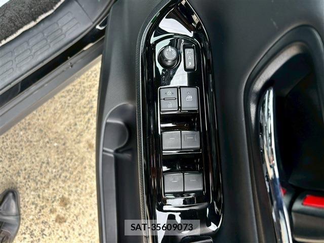 Toyota NOAH 2021-05 6613751-16