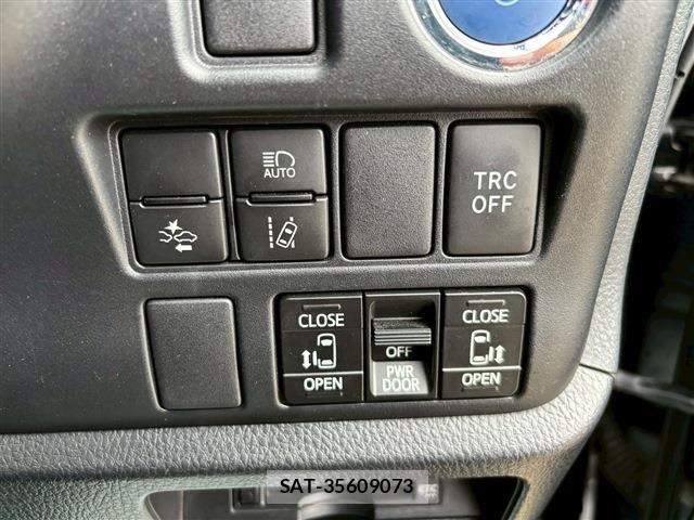 Toyota NOAH 2021-05 6613751-18