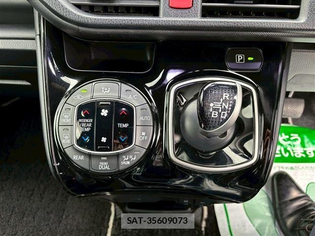 Toyota NOAH 2021-05 6613751-22