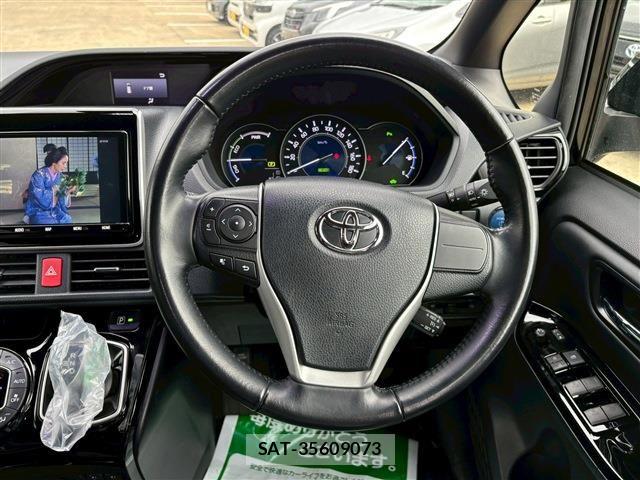 Toyota NOAH 2021-05 6613751-23