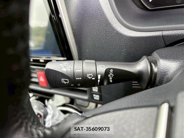 Toyota NOAH 2021-05 6613751-25