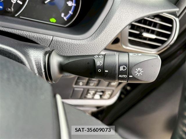 Toyota NOAH 2021-05 6613751-26