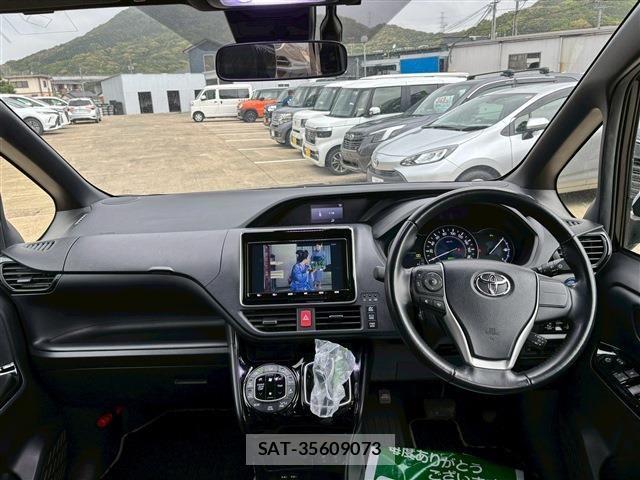 Toyota NOAH 2021-05 6613751-2