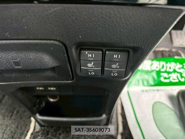 Toyota NOAH 2021-05 6613751-29