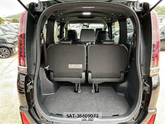 Toyota NOAH 2021-05 6613751-6
