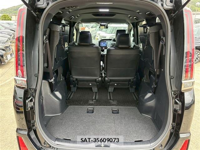 Toyota NOAH 2021-05 6613751-7