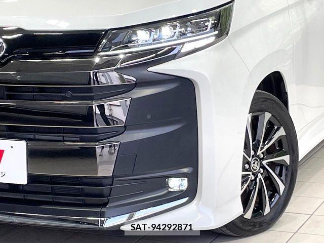 Toyota NOAH 2023-04 6613745-12