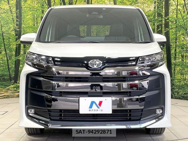 Toyota NOAH 2023-04 6613745-14