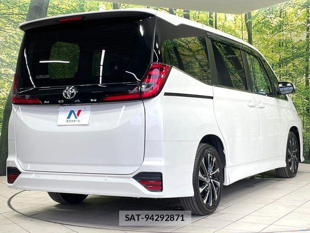 Toyota NOAH 2023-04 6613745-17
