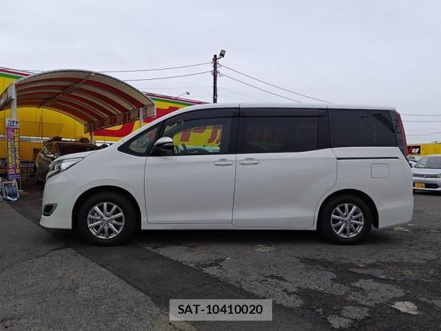 Toyota NOAH 2021-04 6642091-11