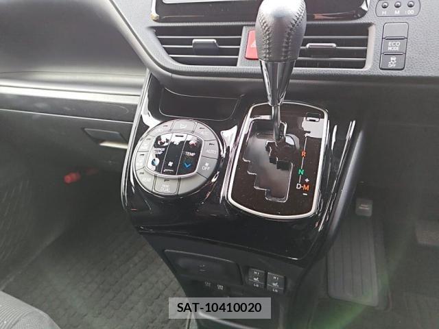 Toyota NOAH 2021-04 6642091-16