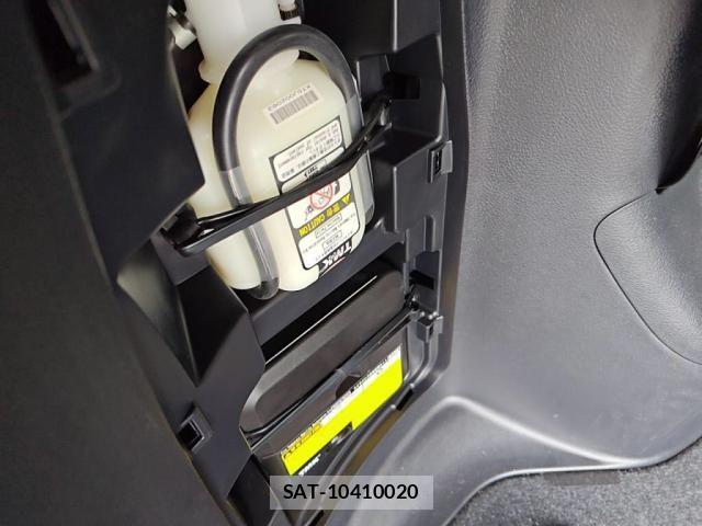 Toyota NOAH 2021-04 6642091-29